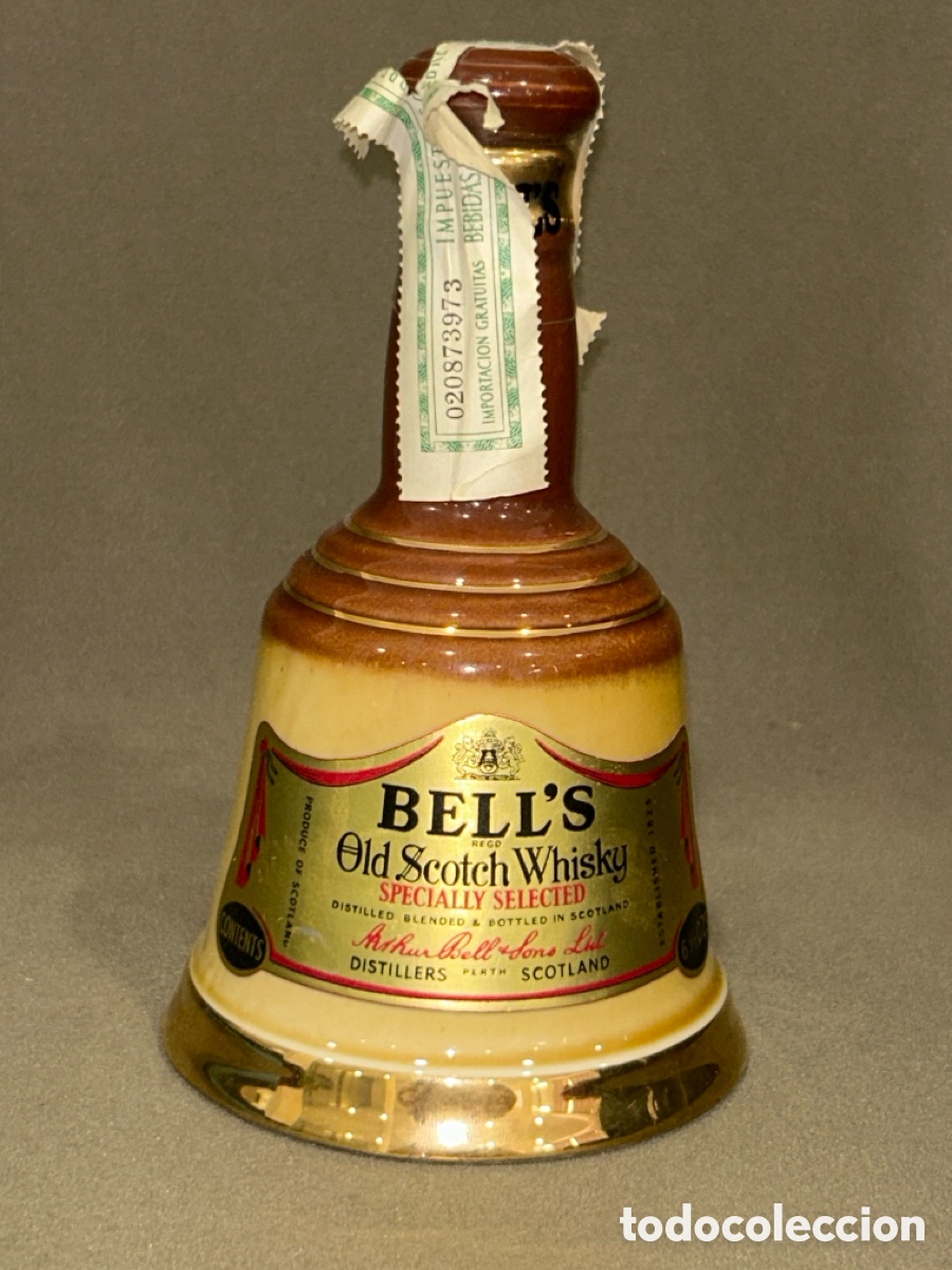 Coleccionismo de vinos y licores: ANTIGUA BOTELLA DE OLD SCOTCH WHISKY BELLS CON PRECINTO Y LLENA *VER FOTOS*