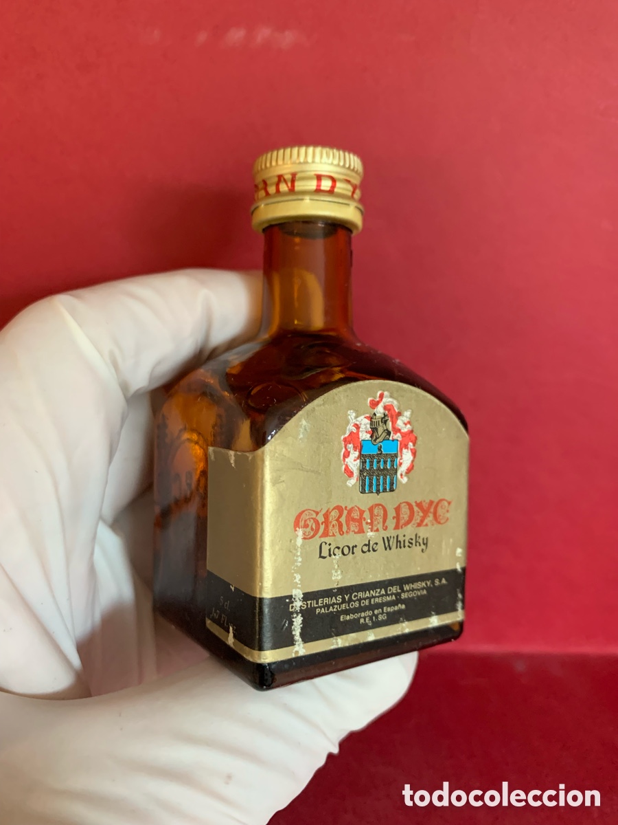 Coleccionismo de vinos y licores: GRAN DYC LICOR DE WHISKY BOTELLIN VINTAGE SELLO HACIENDA 1 PESETA VINTAGE SELLADO