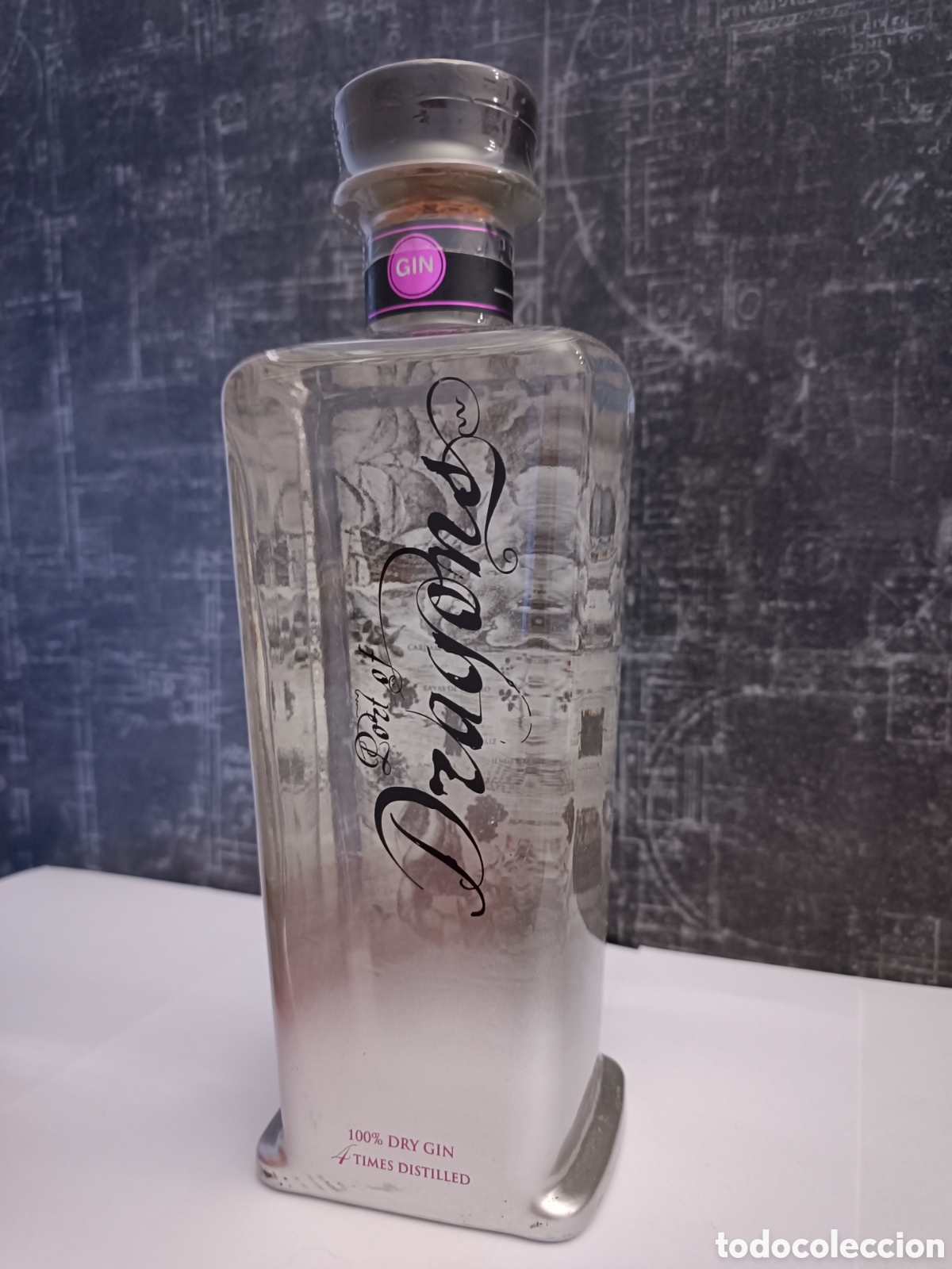 Coleccionismo de vinos y licores: BOTELLA DE GINEBRA ARTESANAL ESPA&Ntilde;OLA &rdquo;PORT OF DRAG&Oacute;NS&rdquo;, BOTELLA NUMERADA.