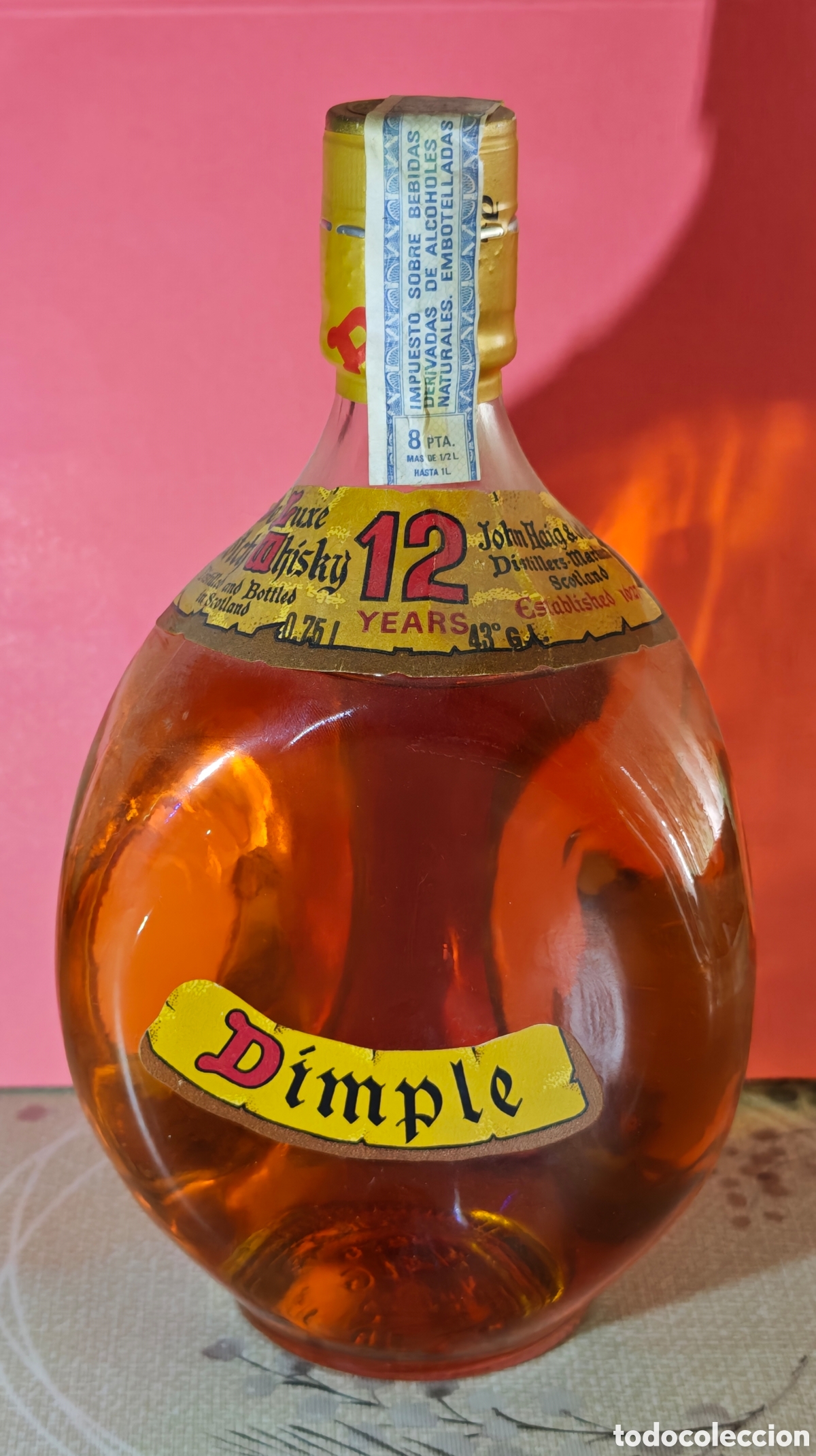 Coleccionismo de vinos y licores: Whisky Dimple 12 A&ntilde;os Old De Luxe (John Haig & Co.) - A&ntilde;os 70 precinto 8 pesetas