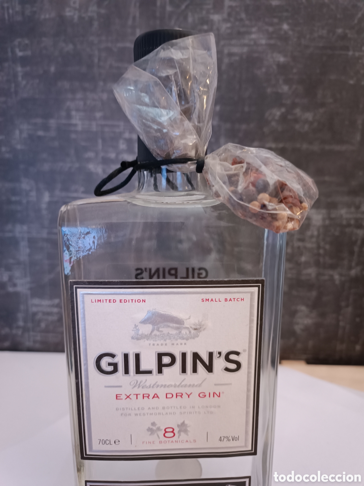 Collection of wines and liquors: BOTELLA DE GINEBRA &rdquo;GILPIN'S&rdquo;, EXTRA DRY GIN, EDICI&Oacute;N LIMITADA.