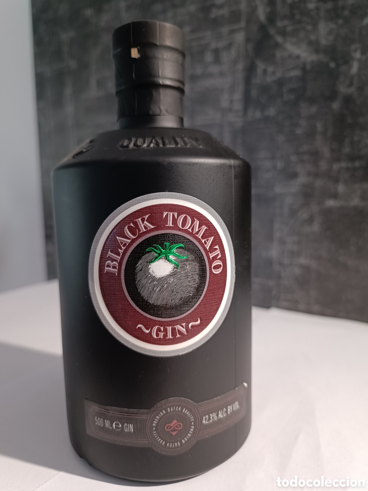 Coleccionismo de vinos y licores: BOTELLA DE GINEBRA HOLANDESA, &rdquo;BLACK TOMATO GIN&rdquo;.