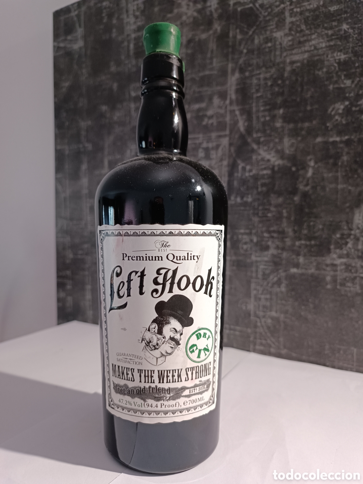 Coleccionismo de vinos y licores: BOTELLA DE GINEBRA BELGA &rdquo;LEFT HOOK DRY GIN&rdquo;.
