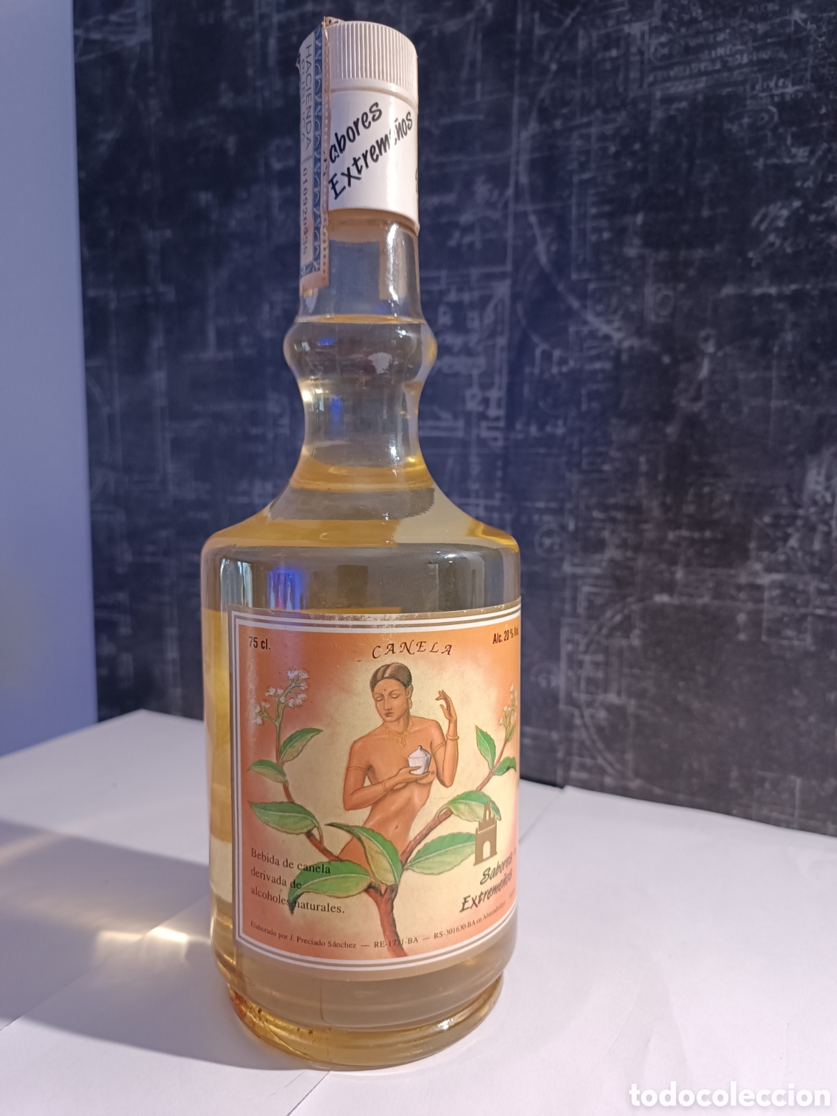 Coleccionismo de vinos y licores: ANTIGUA BOTELLA DE LICOR DE CANELA, &rdquo;SABORES EXTREME&Ntilde;OS&rdquo;.
