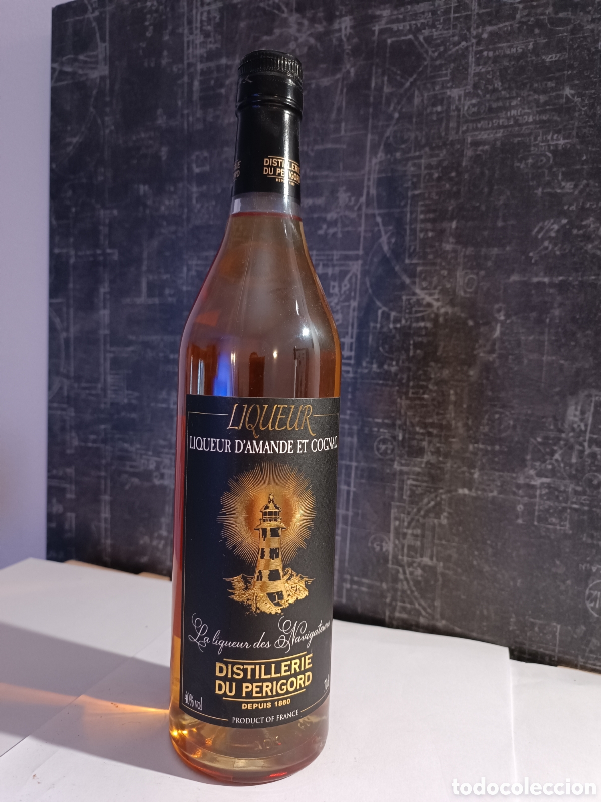 Collection of wines and liquors: BOTELLA DE LICOR DE ALMENDRAS Y COGNAC, &rdquo;LA LIQUEUR DES NAVIGATEURS&rdquo;.