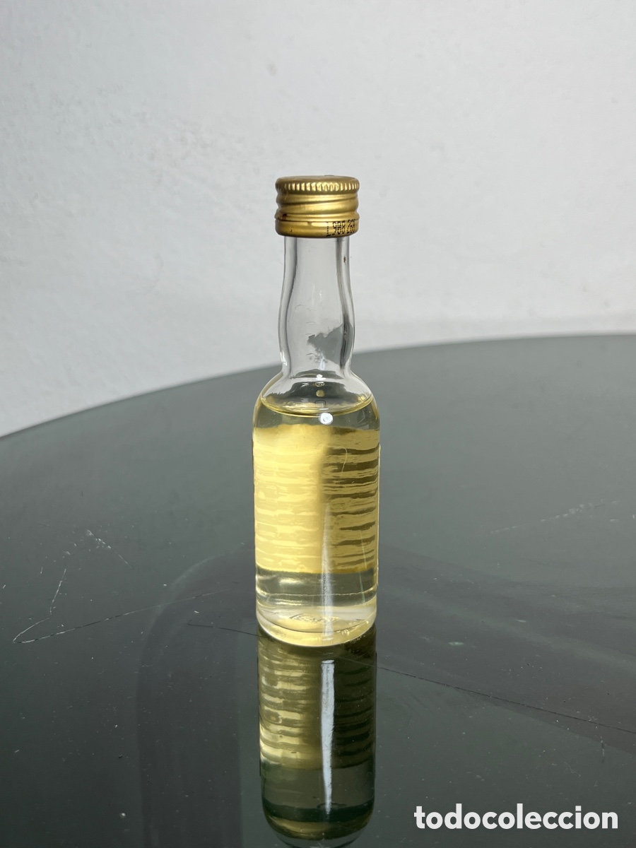 Coleccionismo de vinos y licores: Botella mini licor Chartreuse sin abrir - Foto 2