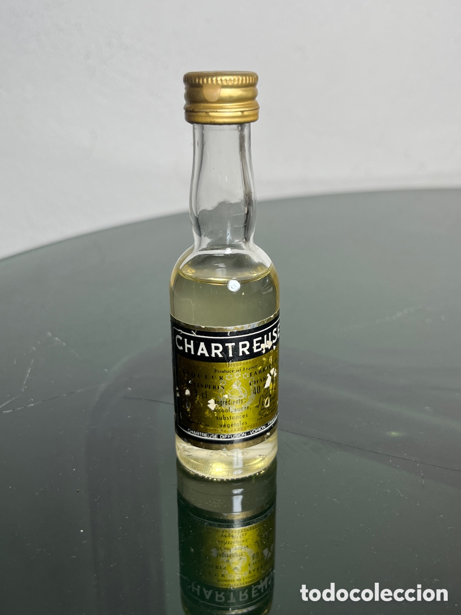 Coleccionismo de vinos y licores: Botella mini licor Chartreuse sin abrir - Foto 3