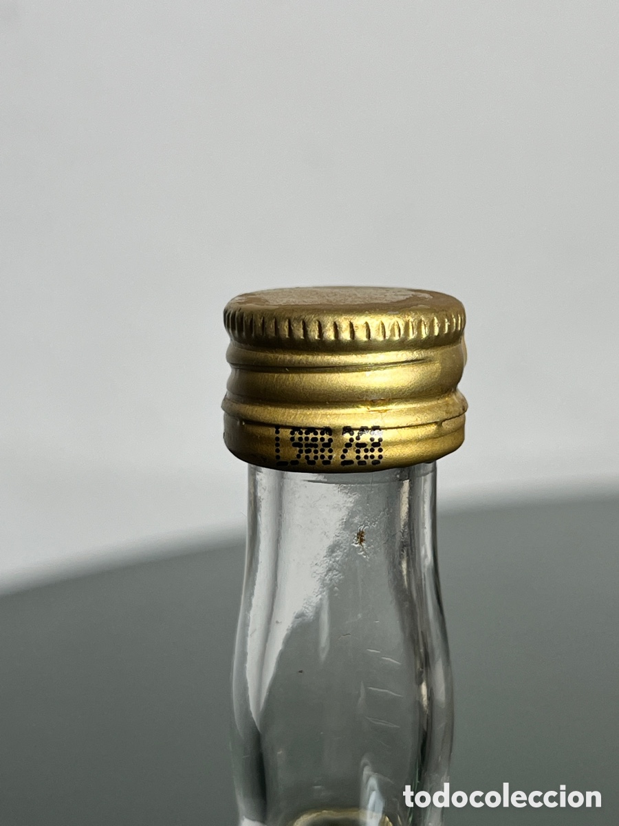 Coleccionismo de vinos y licores: Botella mini licor Chartreuse sin abrir - Foto 4