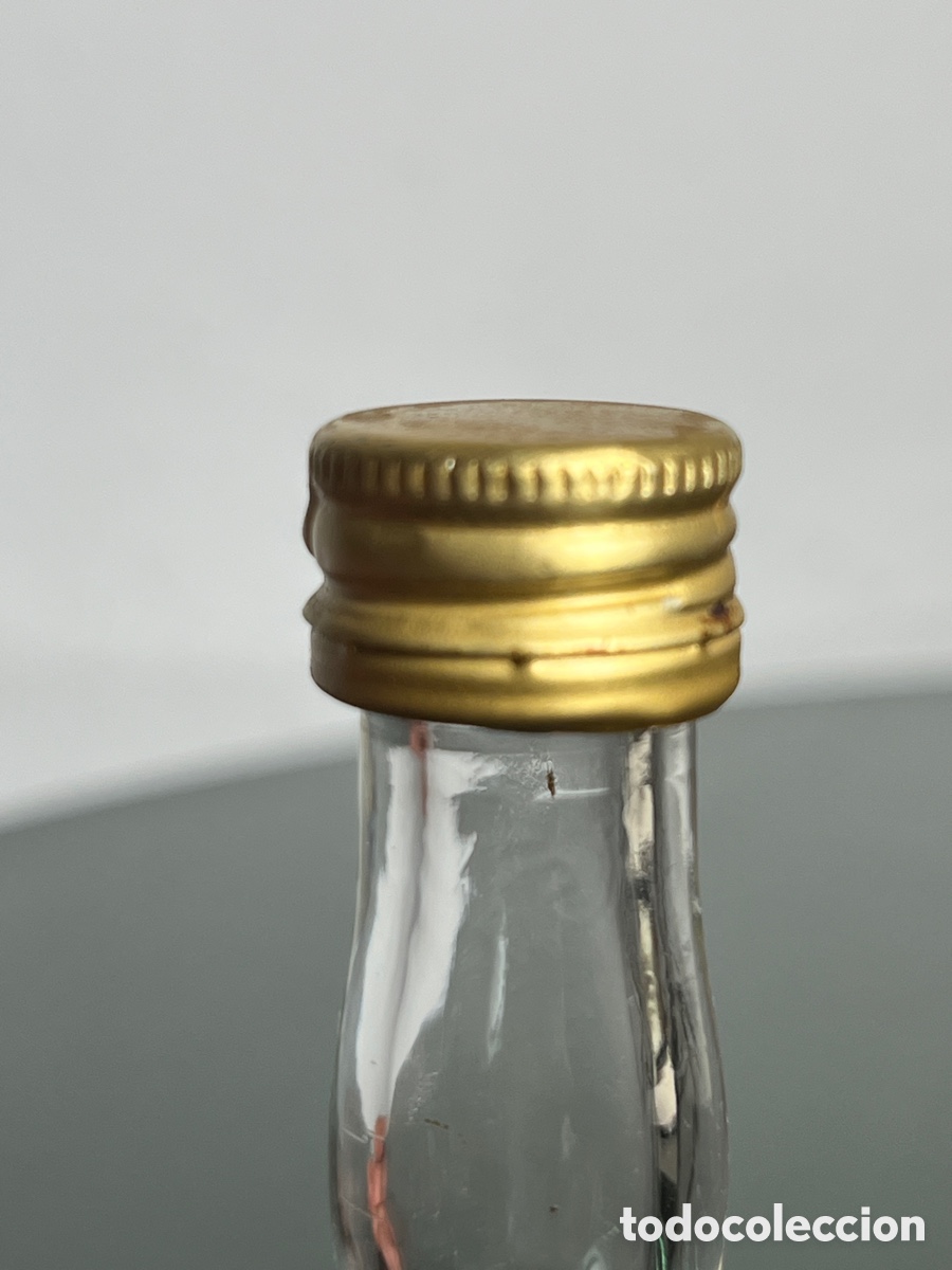 Coleccionismo de vinos y licores: Botella mini licor Chartreuse sin abrir - Foto 5