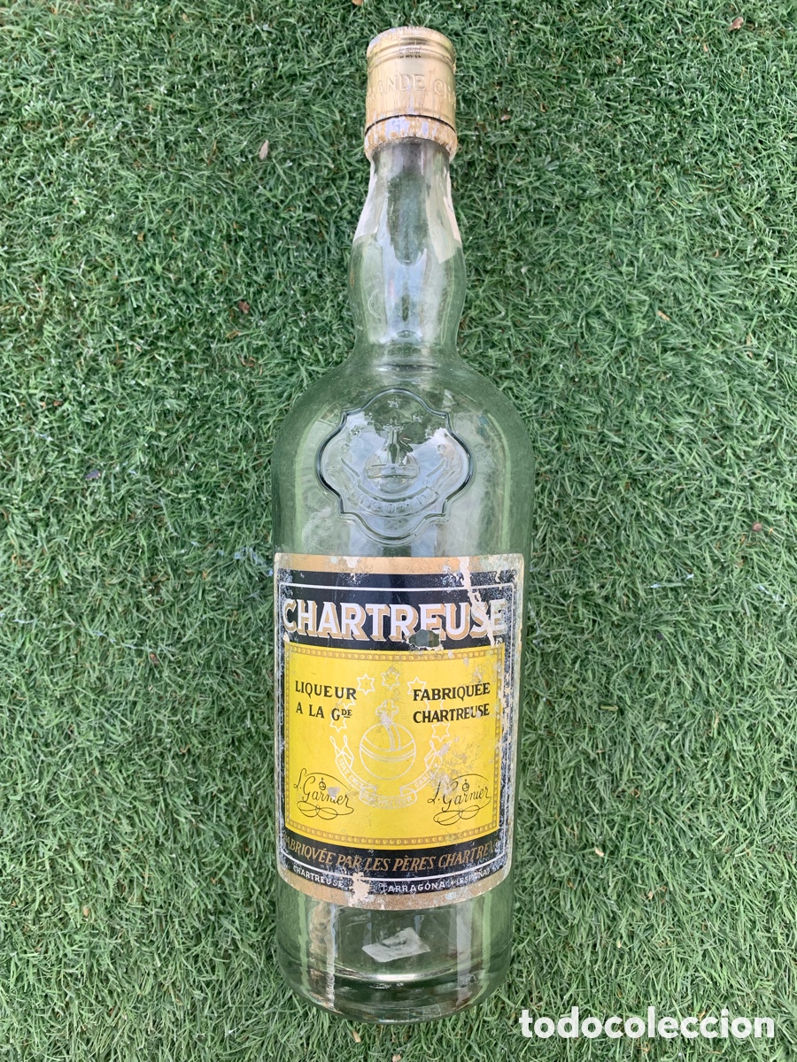 Coleccionismo de vinos y licores: ANTIGUA BOTELLA LICOR CHARTREUSE ORIGINAL AMARILLA TARRAGONA