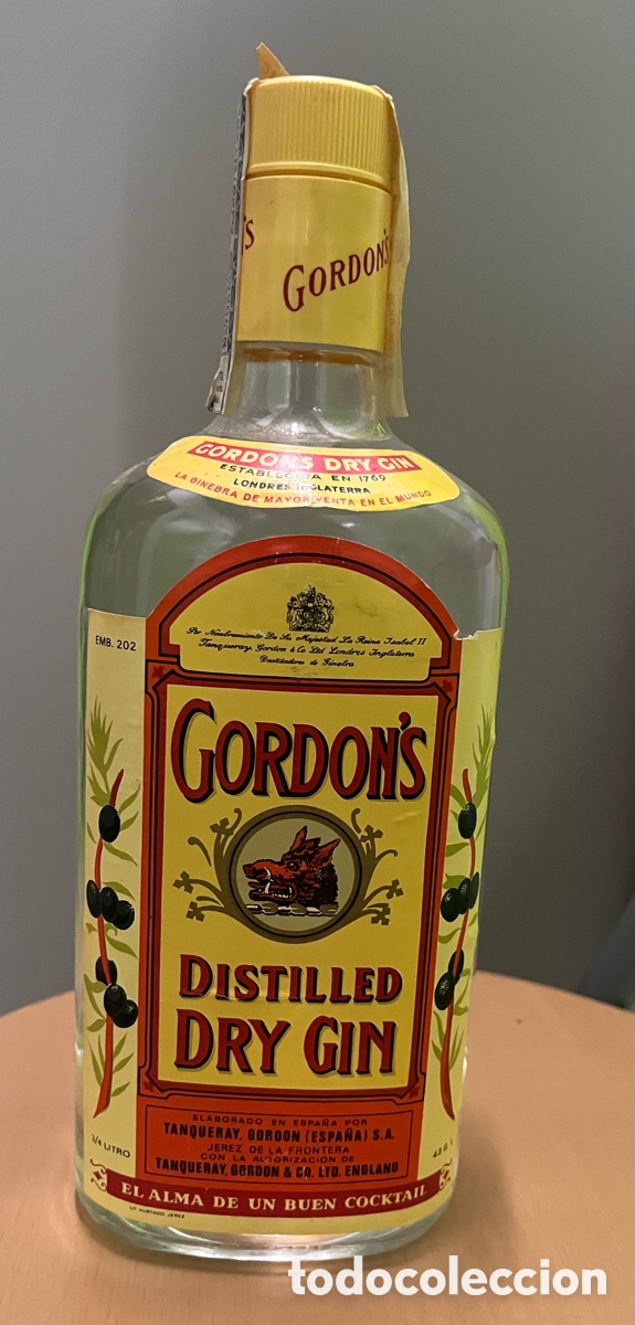 Coleccionismo de vinos y licores: Botella Vintage Gordon's Dry Gin - A&ntilde;os 70/80 - Jerez - Sello 8 Ptas