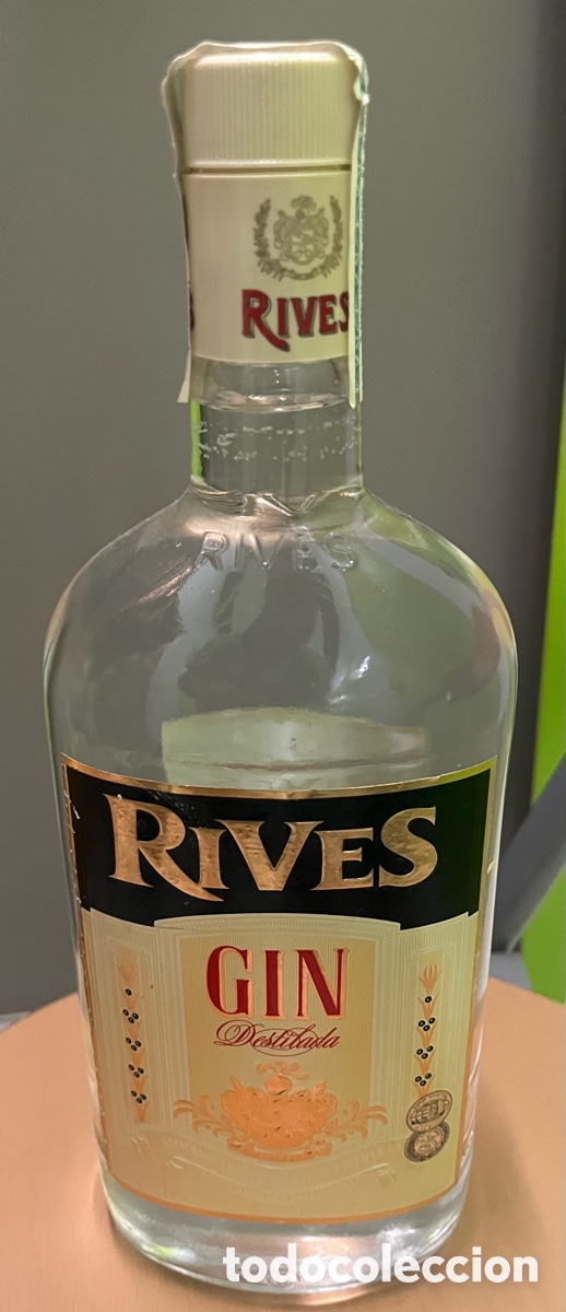 Coleccionismo de vinos y licores: Botella Antigua Gin RIVES Destilada - Precinto Hacienda P&uacute;blica - A&ntilde;os 80/90