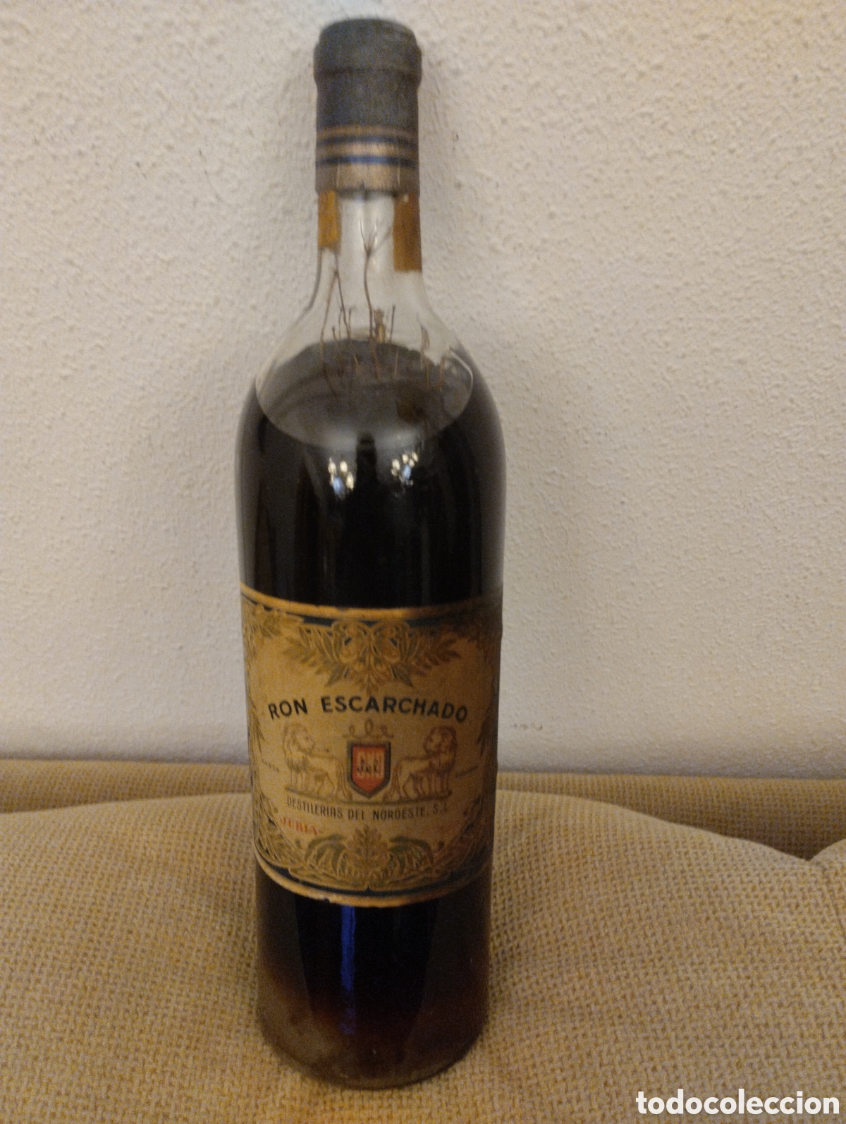 Coleccionismo de vinos y licores: Botella Ron Escarchado antigua