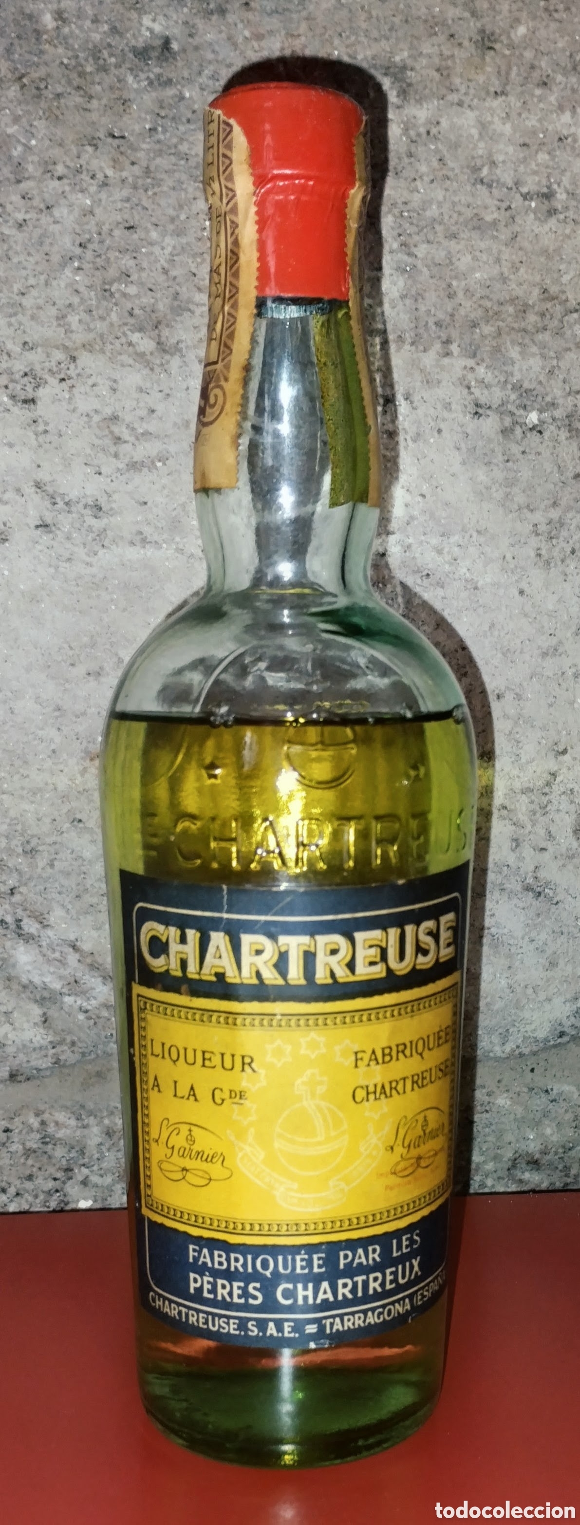 Coleccionismo de vinos y licores: CHARTREUSE fabriqu&eacute;e par les P&Eacute;RES CHARTREUX con M&Aacute;S DE MEDIO SIGLO DE ANTIGUEDAD de 25 cms de alta