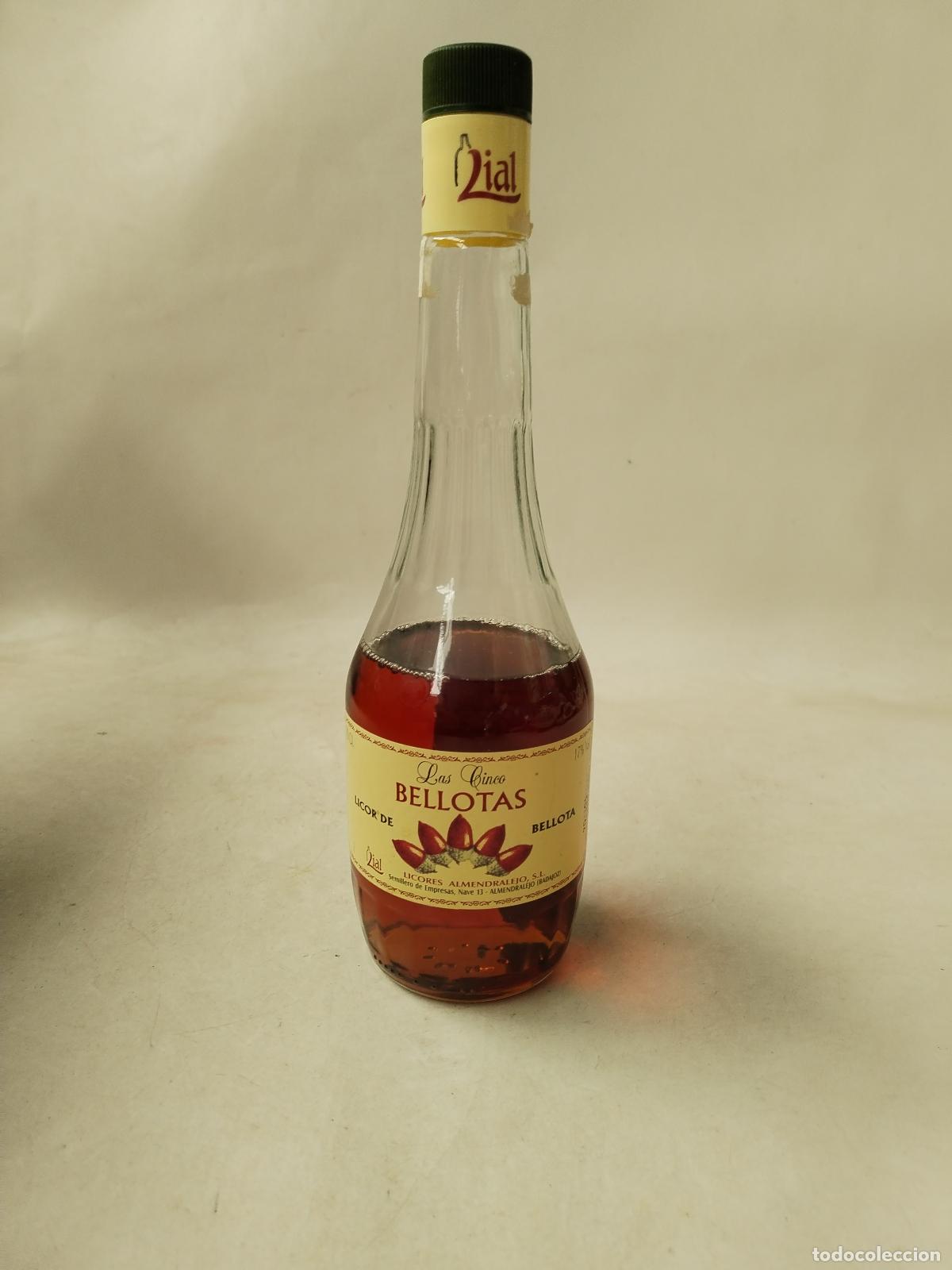 Coleccionismo de vinos y licores: antigua botella de licor de bellota, badajoz, las cinco bellotas