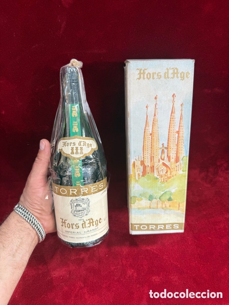 Coleccionismo de vinos y licores: Antigua botella co&ntilde;ac Brandy Torres Hors D&rsquo;age!sin abrir