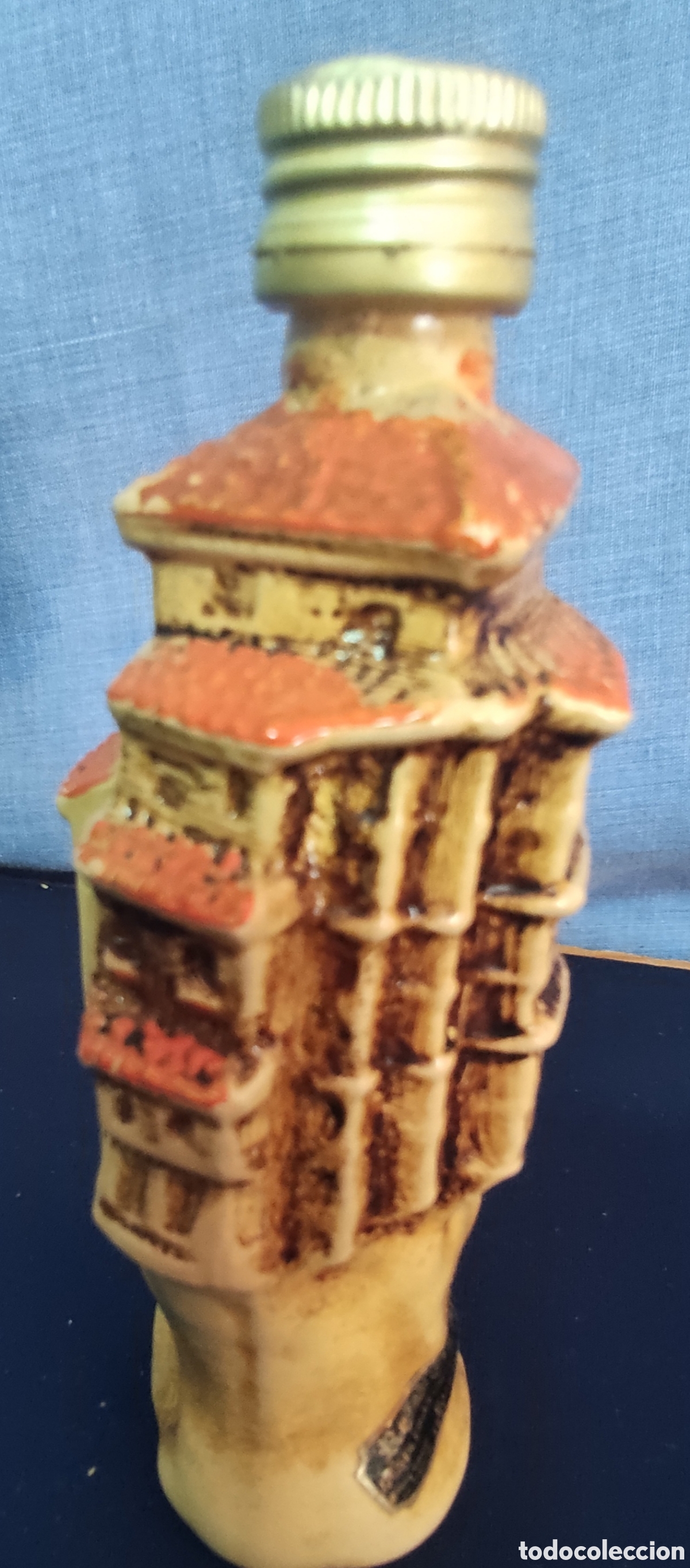 Coleccionismo de vinos y licores: Botell&iacute;n de licor Cuenca