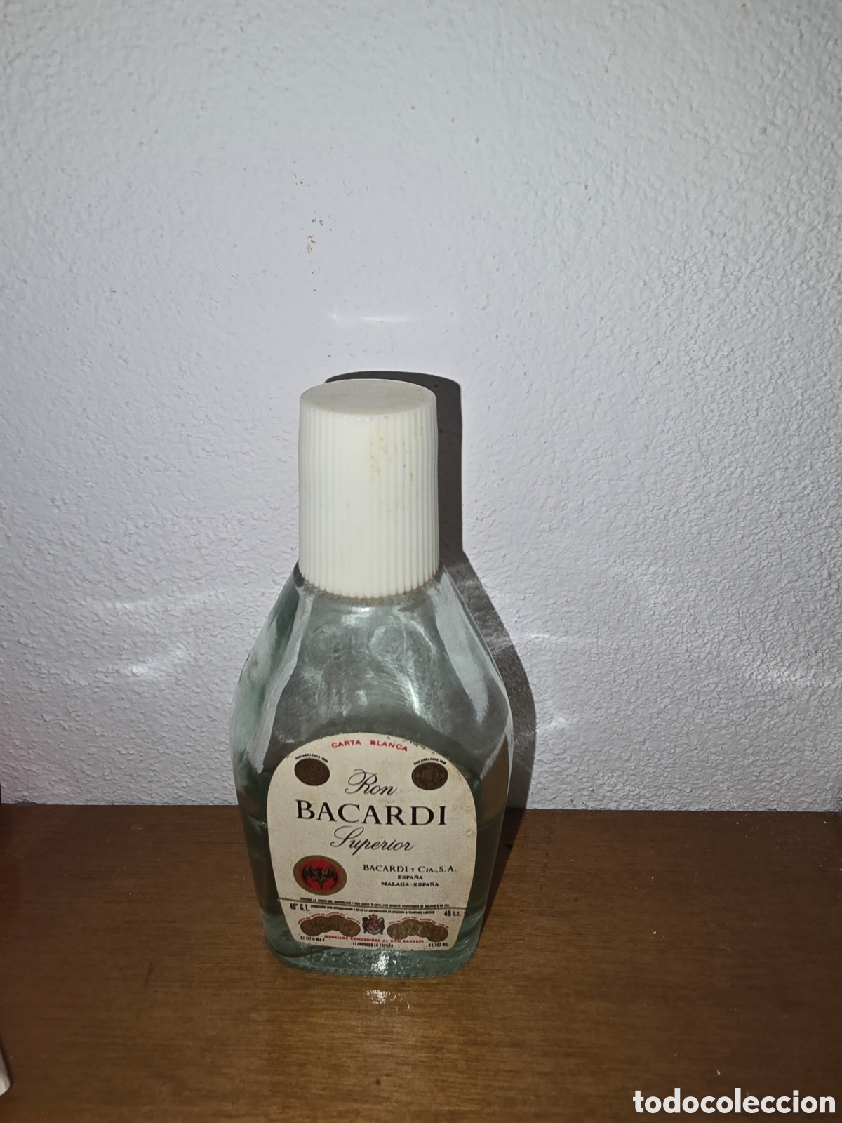 Coleccionismo de vinos y licores: Liquidaci&oacute;n! Botellin botellita miniatura botella Bacardi antigua sello impuestos 50 c&eacute;ntimos
