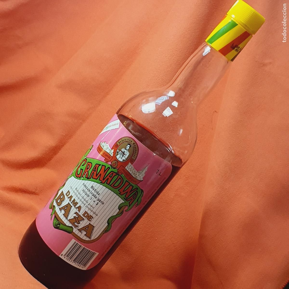 Coleccionismo de vinos y licores: BOTELLA-GRANADINA-DAMA DE BAZA-PRODUCTO ANDALUC&Iacute;A-3/4 LLENA-COLECCIONISTAS