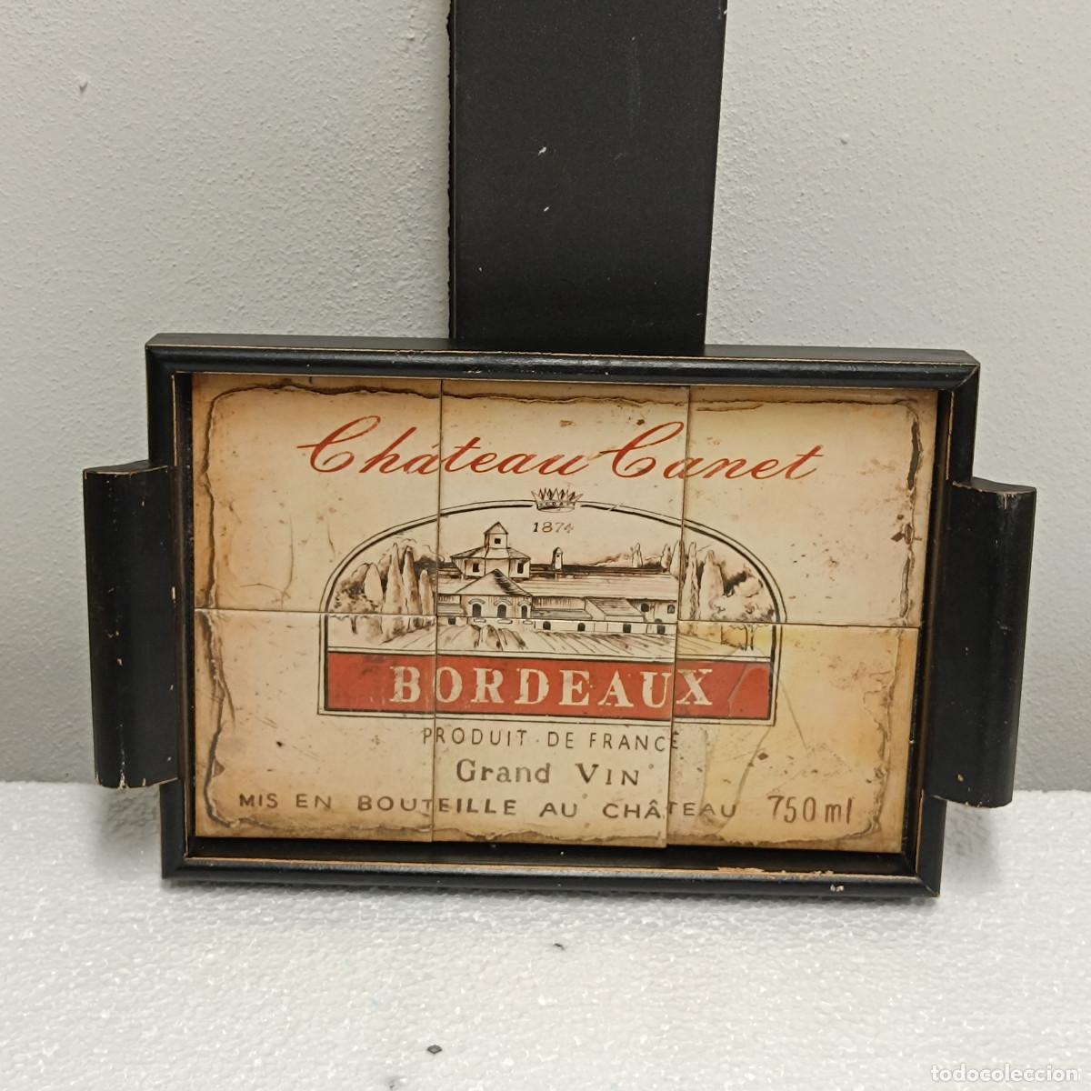 Coleccionismo de vinos y licores: BANDEJA CHATEAU CANET. VINO BORDEAUX. BURDEOS FRANCIA. MADERA Y AZULEJOS. 32CM X 22CM APROX.