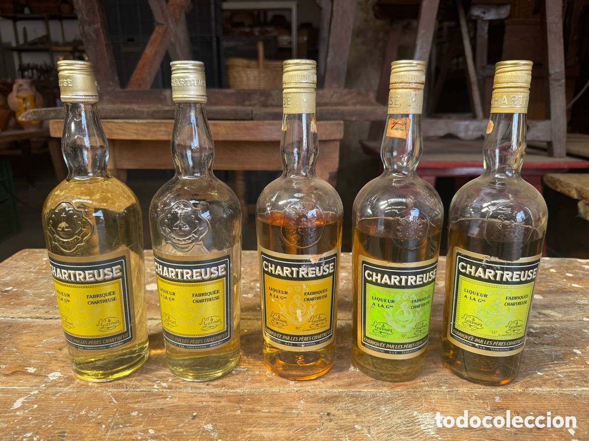 Coleccionismo de vinos y licores: Lote de 5 botellas abiertas de Chartreuse Tarragona