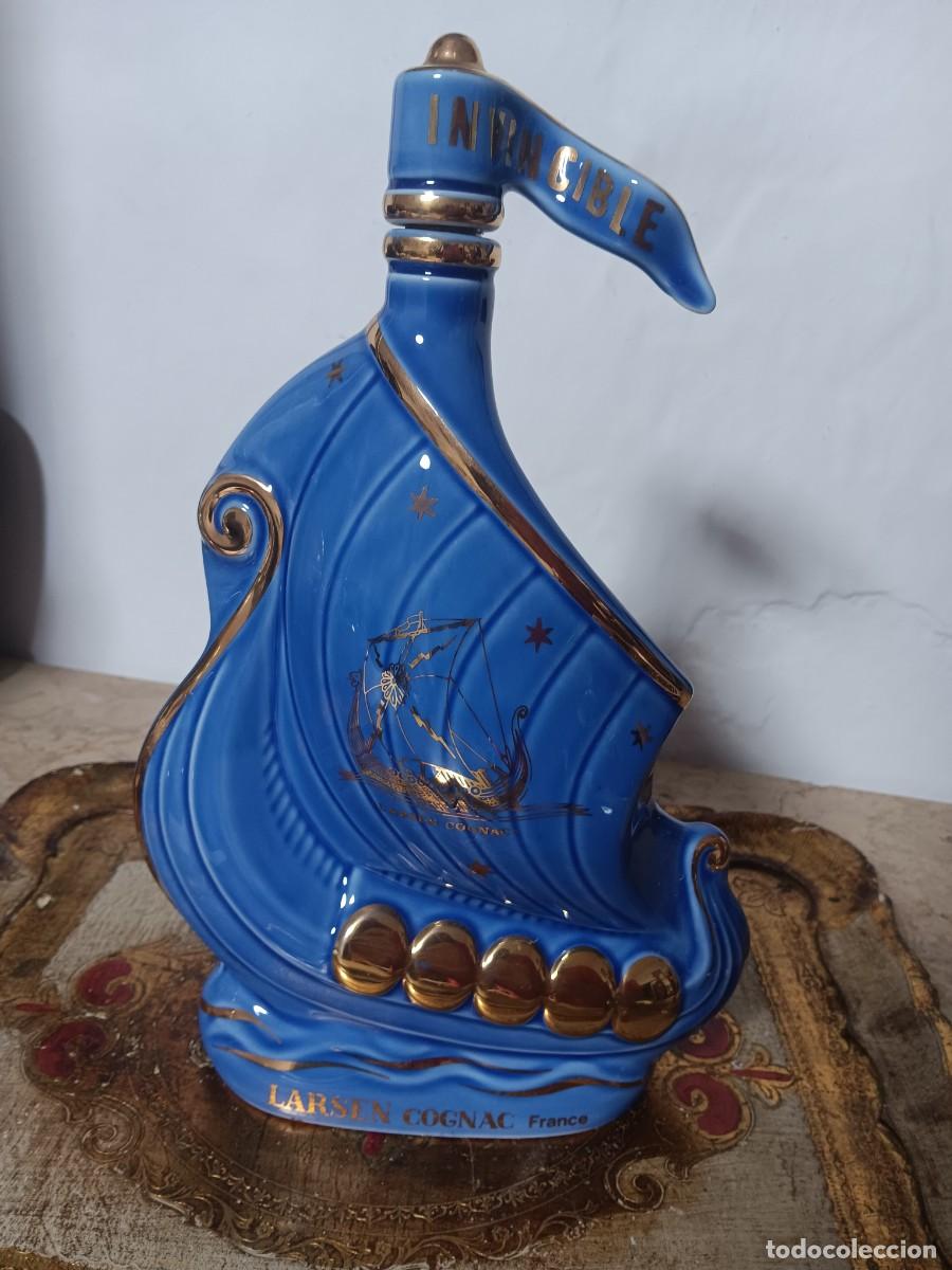 Coleccionismo de vinos y licores: botella de Larsen Viking Ship Sky Blue Cognac.