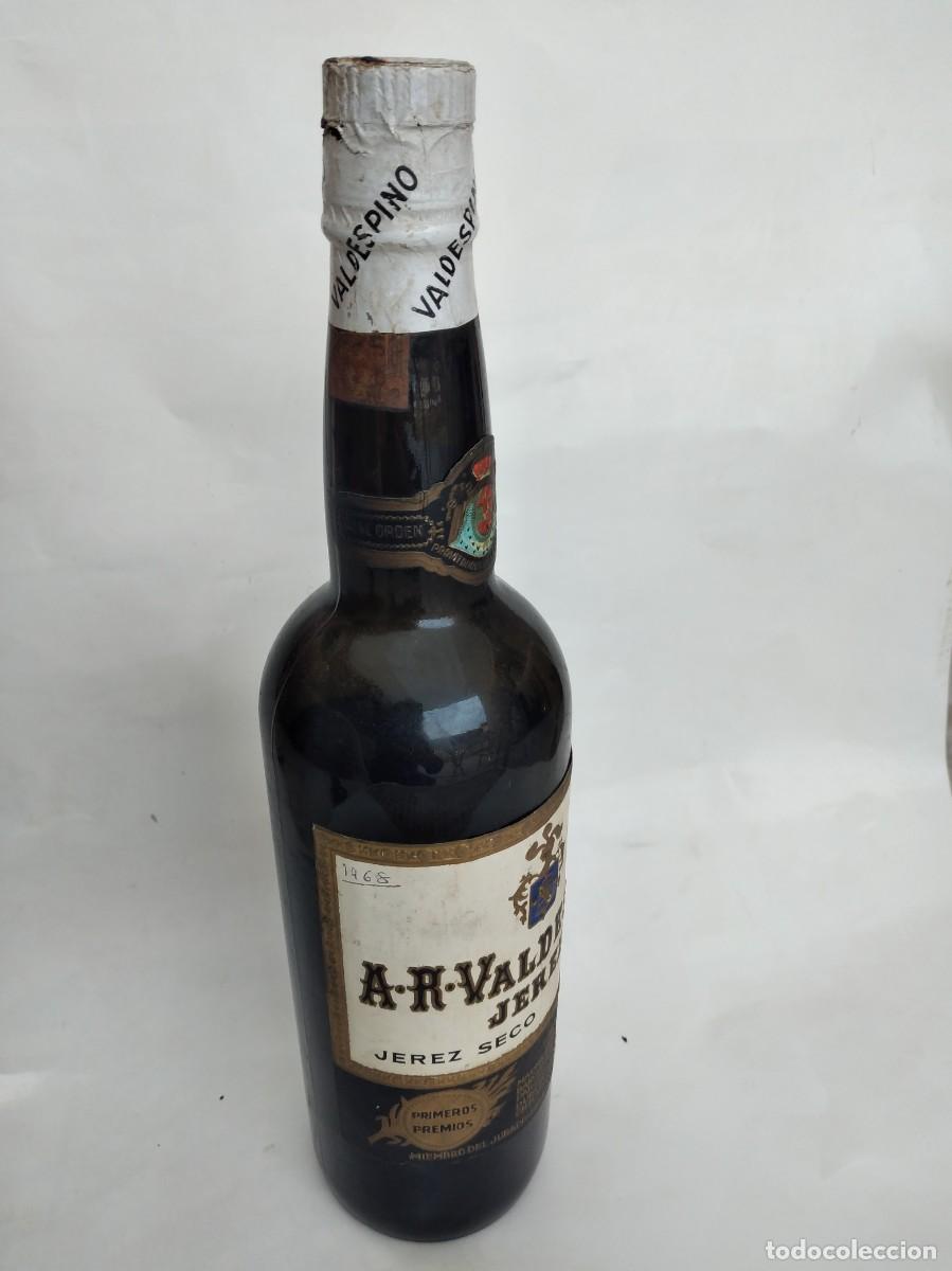 Coleccionismo de vinos y licores: ANTIGUA BOTELLA VINO AR VALDESPINO JEREZ SECO SIN ABRIR ETIQUETA A&Ntilde;O 1968