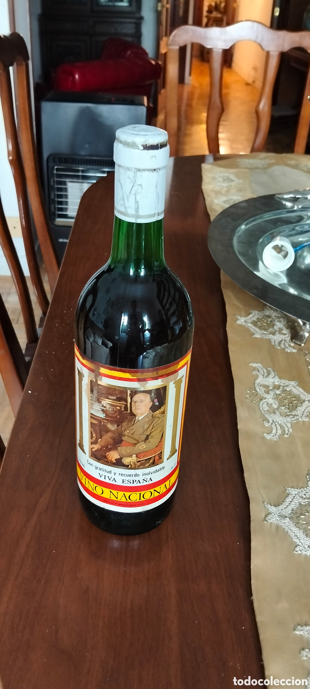 Coleccionismo de vinos y licores: Botella de vino antigua.