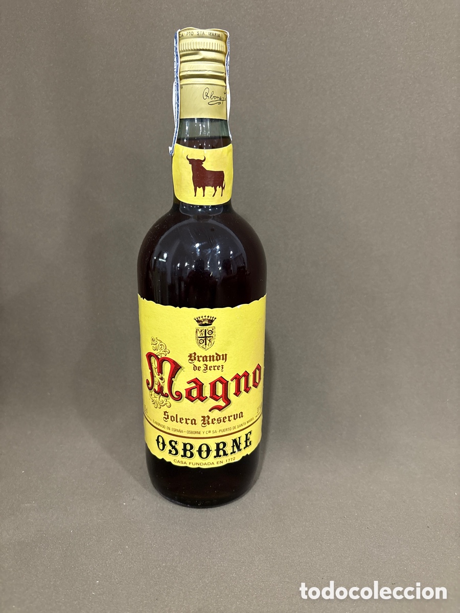 Coleccionismo de vinos y licores: MAGNO (OSBORNE) - BOTELLA DE BRANDY DE JEREZ SOLERA RESERVA*llena y precintada*