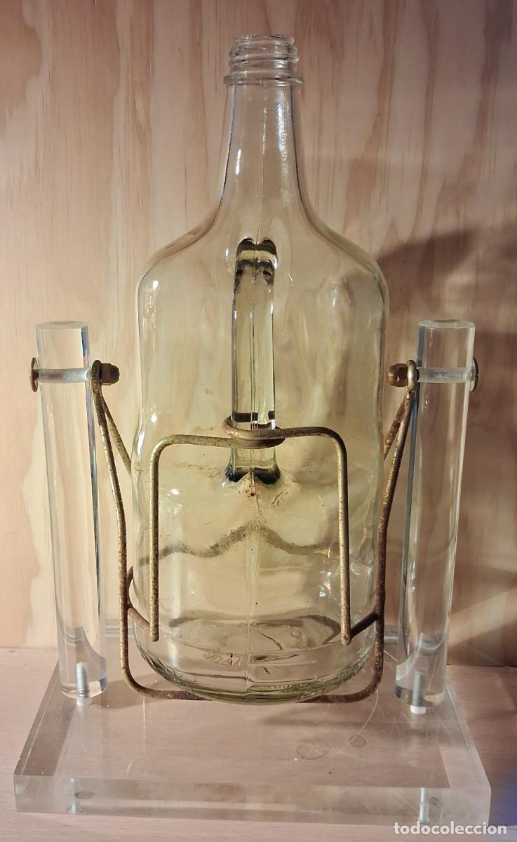 Coleccionismo de vinos y licores: Antigua botella de licor