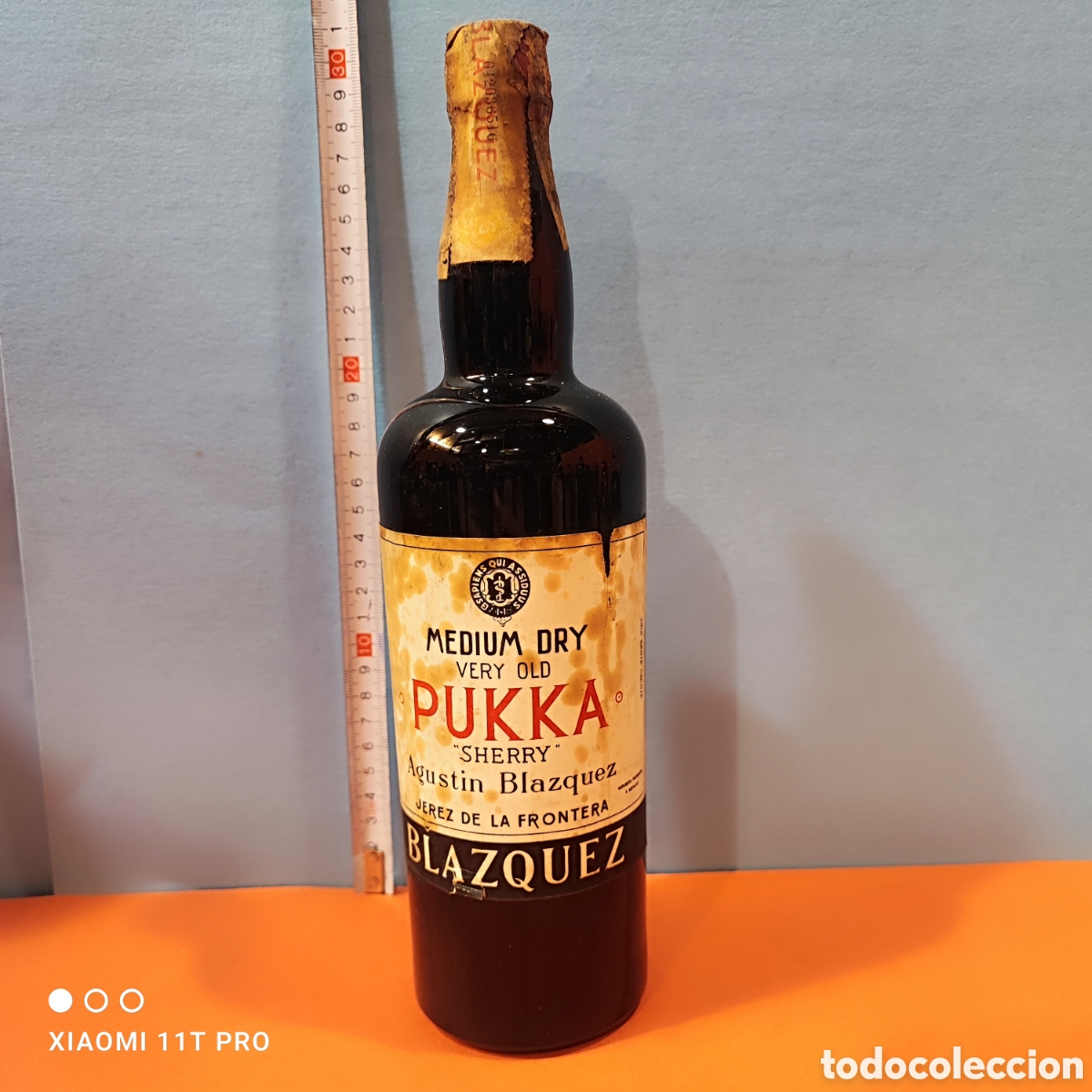 Coleccionismo de vinos y licores: Botella Pukka medium dry very old.