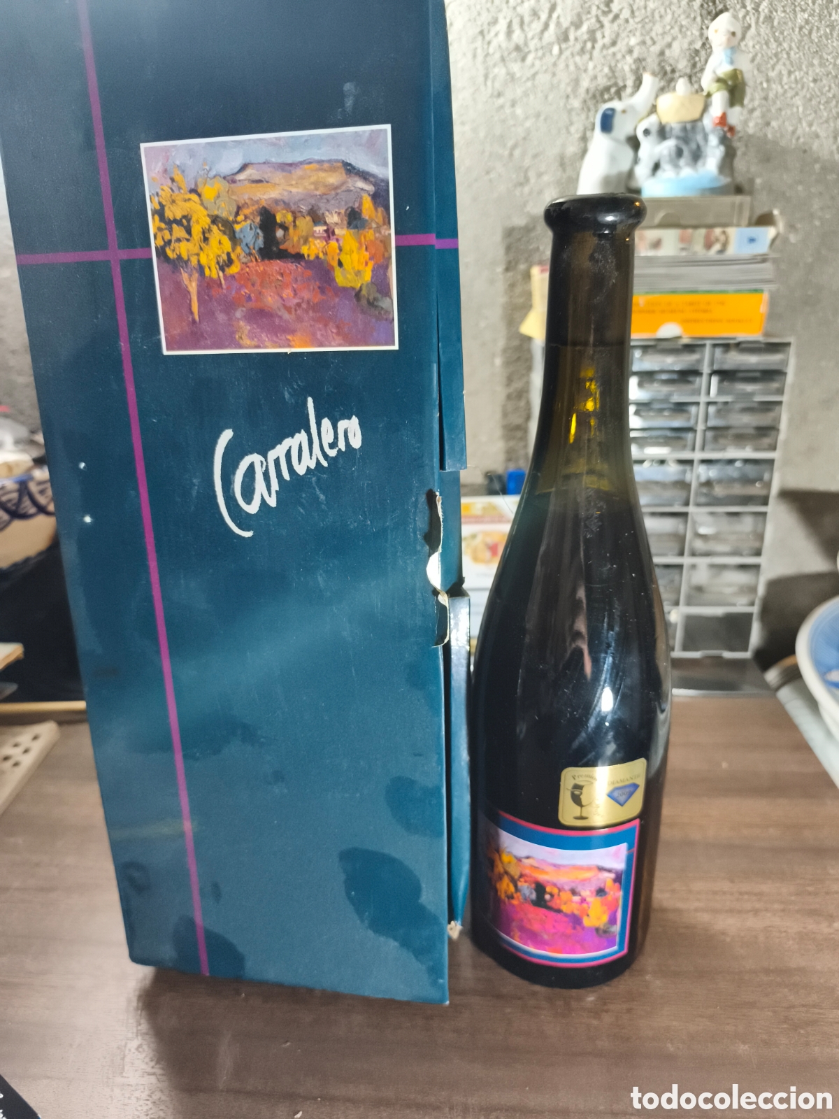 Coleccionismo de vinos y licores: Antigua botella de vino tinto Del Bierzo Menc&iacute;a Carralero 2007 llena y cerrada