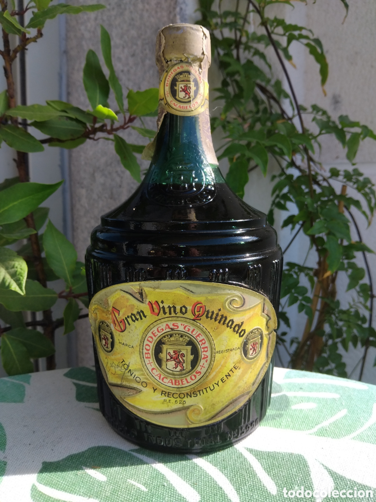 Collection of wines and liquors: Botella gran vino quinado GUERRA de bodegas Guerra-Cacabelos.