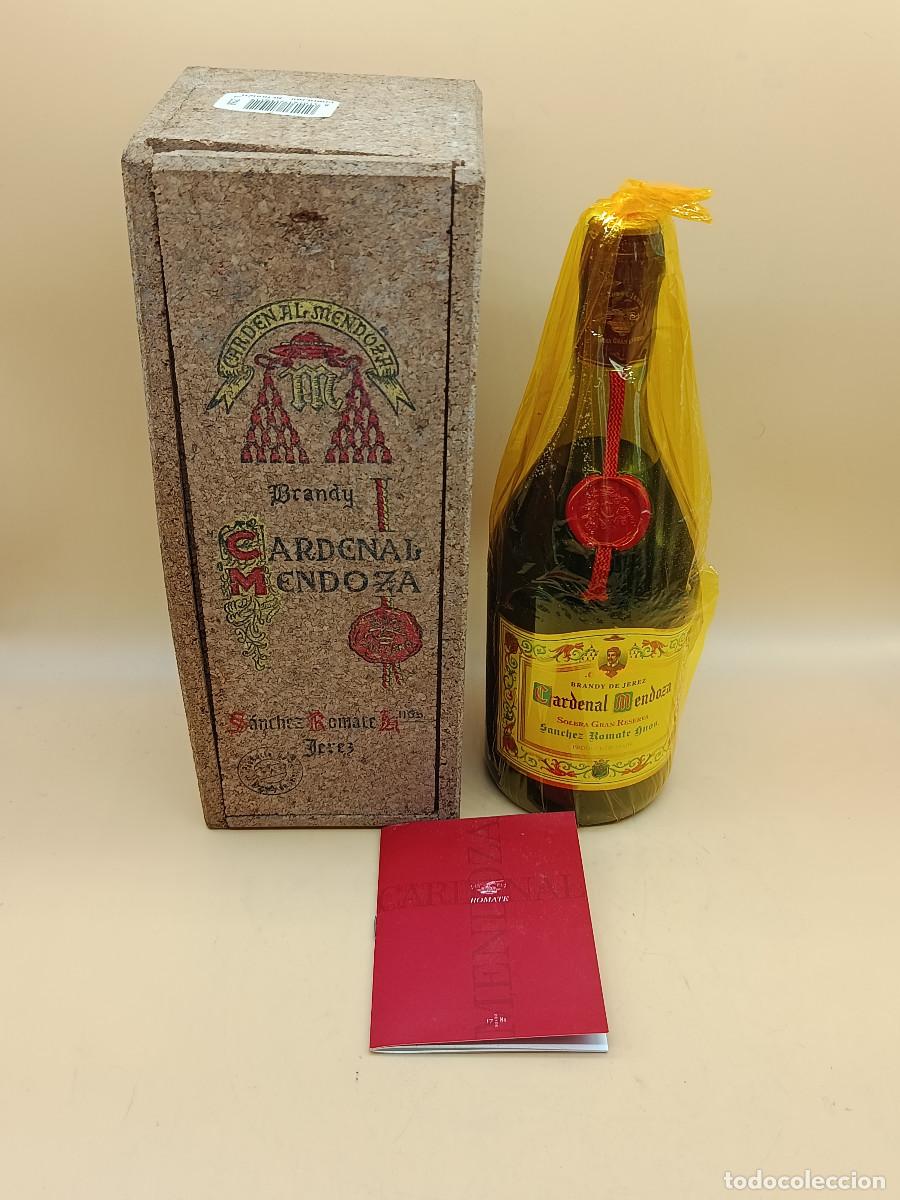 Coleccionismo de vinos y licores: BOTELLA BRANDY DE JEREZ CARDENAL MENDOZA SOLERA GRAN RESERVA. 70CL. CAJA ORIGINAL CORCHO..
