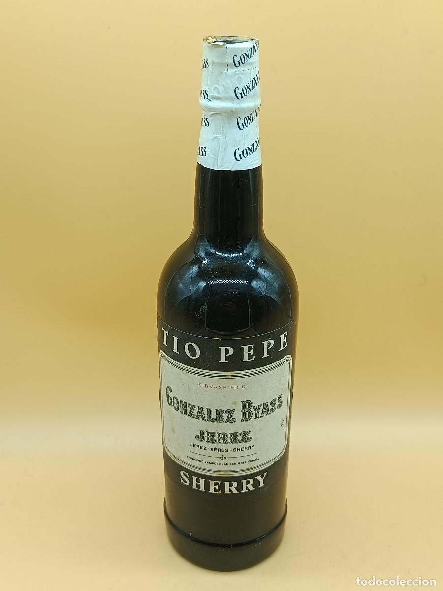 Coleccionismo de vinos y licores: BOTELLA TIO PEPE JEREZ SHERRY GONZALEZ BYASS. 75CL. PRECINTADA.