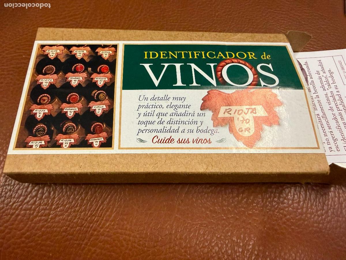 Coleccionismo de vinos y licores: Curioso IDENTIFICADOR DE VINOS. En firma de hoja de vid. Ideal para bodega particular.