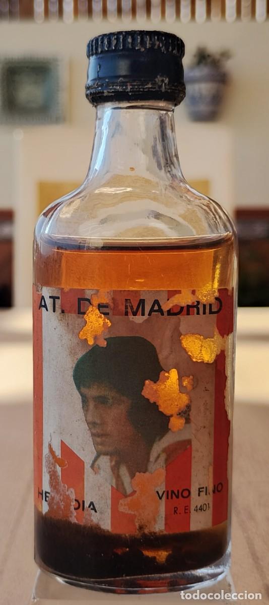 Coleccionismo de vinos y licores: Botell&iacute;n Botella Peque&ntilde;a Vino Fino Heredia At. Madrid