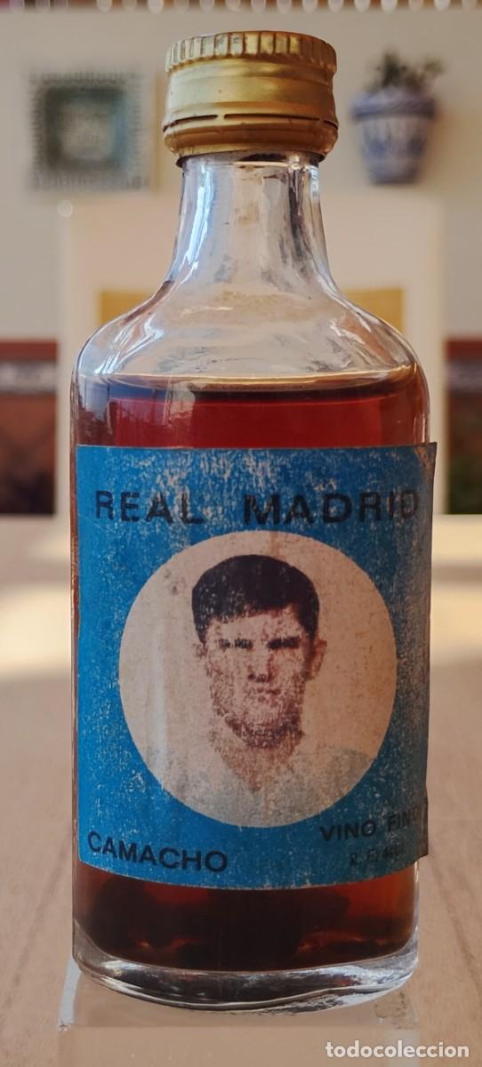 Coleccionismo de vinos y licores: Botell&iacute;n Botella Peque&ntilde;a Vino Fino Camacho Real Madrid
