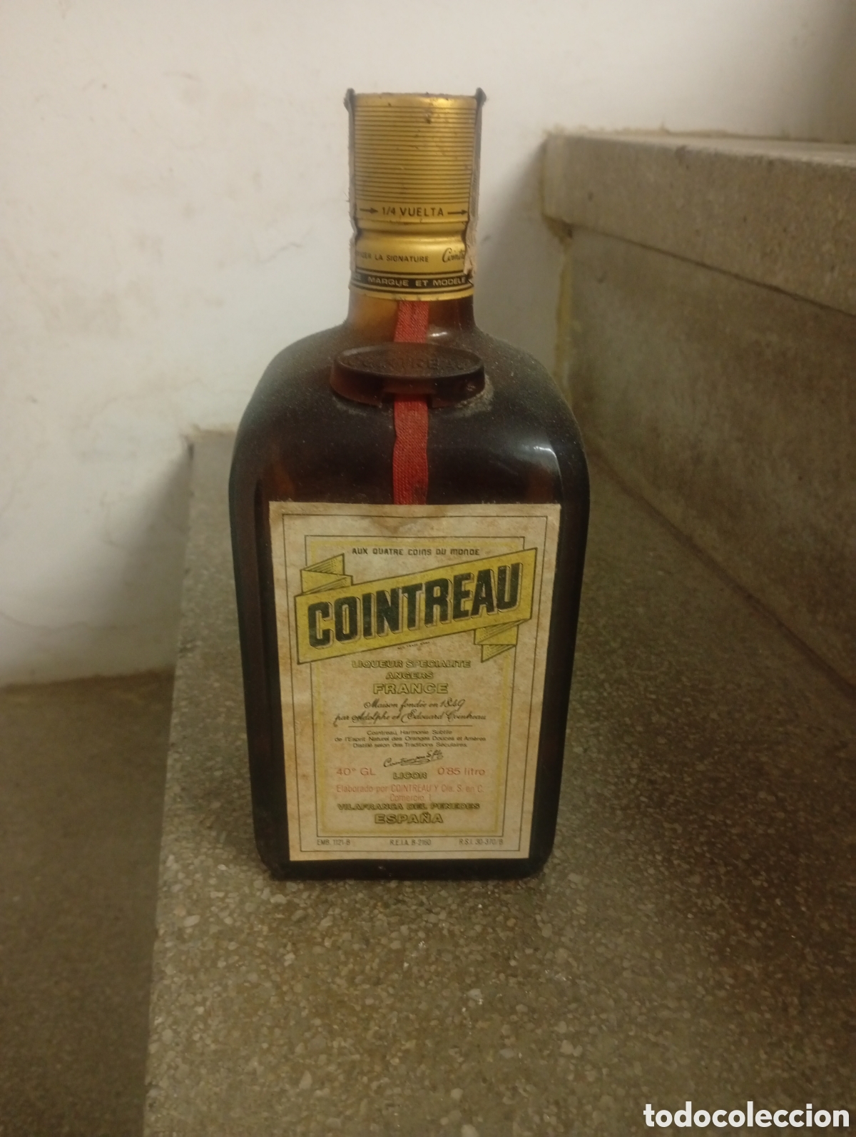 Sammlung von Weinen und Lik&ouml;ren: botella Cointreau, a&ntilde;os 70, sin abrir