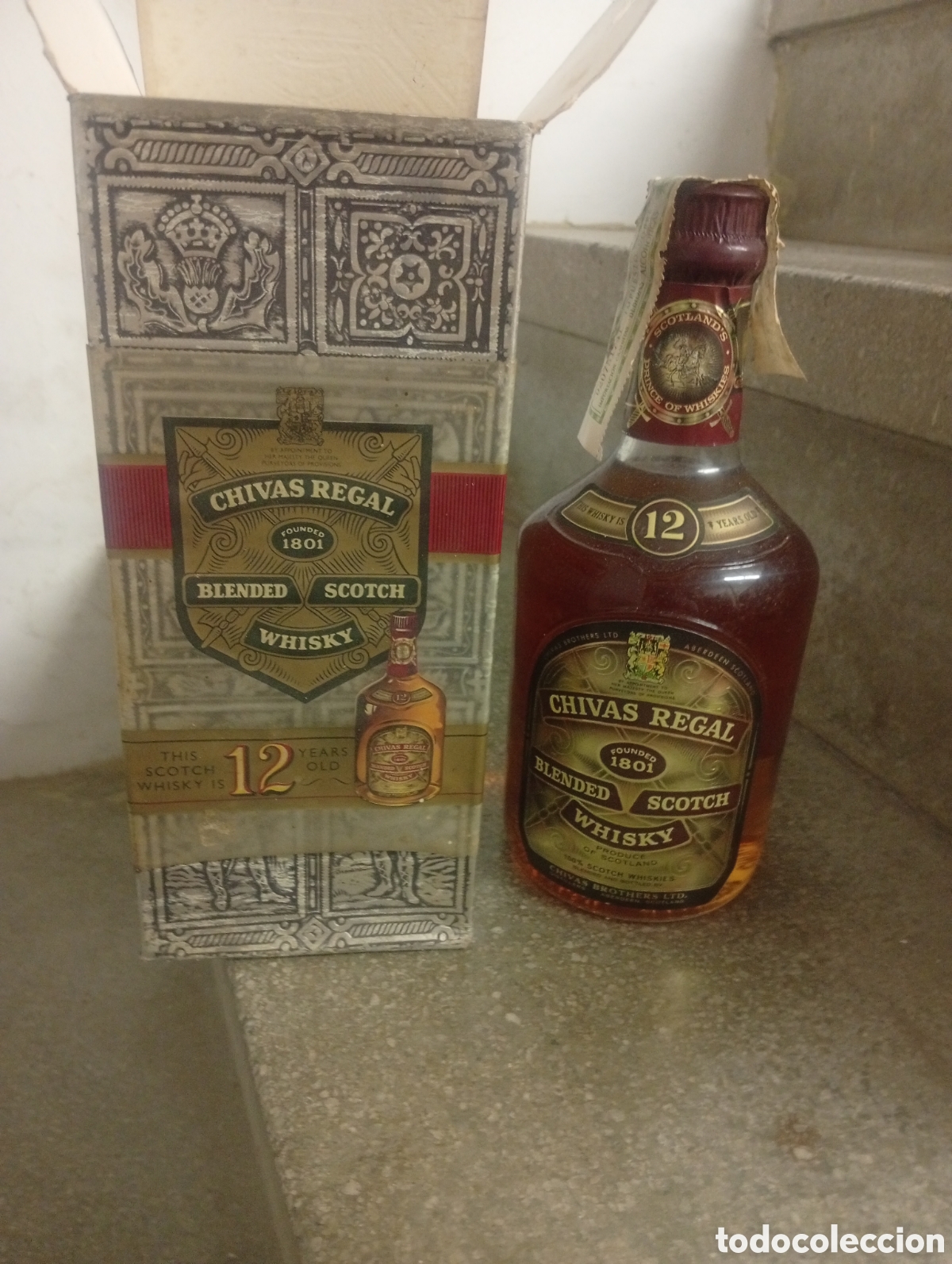 Sammlung von Weinen und Lik&ouml;ren: botella whisky Chivas 12 a&ntilde;os, a&ntilde;os 70, sin abrir