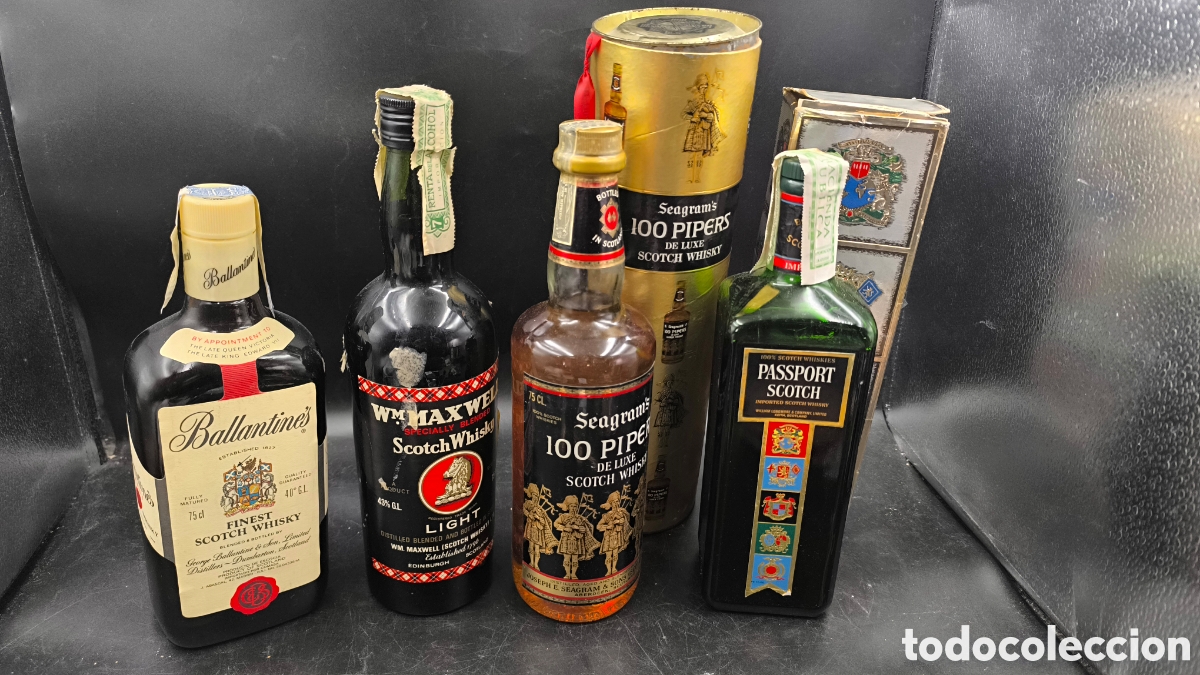 Coleccionismo de vinos y licores: Antiguas botellas whisky precintadas a&ntilde;os 70. Ballantines Maxwell seagrams 100 pipers passport