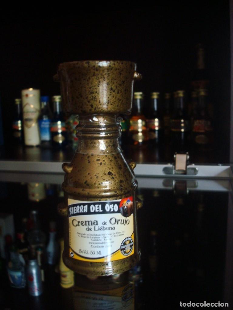 Coleccionismo de vinos y licores: Crema de Orujo de Li&eacute;bana Sierra del oso (botell&iacute;n) por abrir