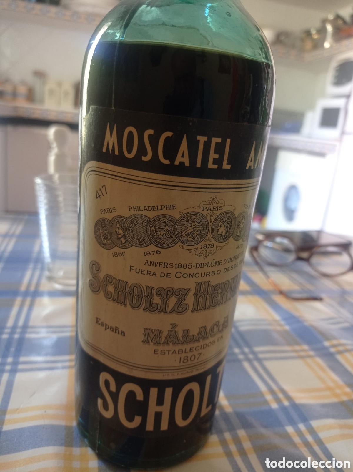 Collection of wines and liquors: BOTELLA DE MOSCATEL, AMBAR, SCHOLTZ HERMANOS, SIN ABRIR