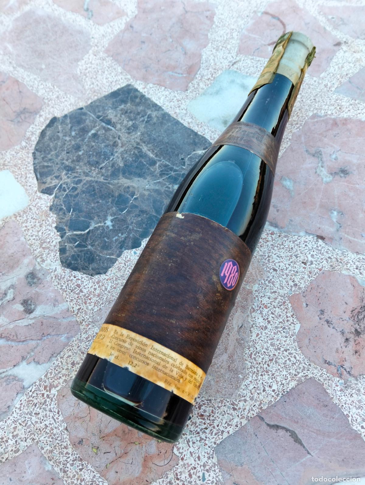 Collection of wines and liquors: Botella de Vino de Alella 1980 exposici&oacute;n internacional de Barcelona vi