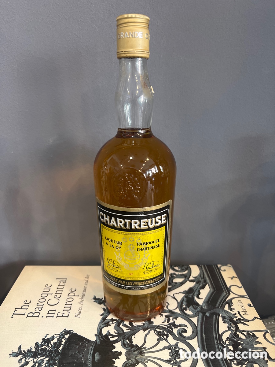 Collection of wines and liquors: CHARTREUSSE BOTELLA LICOR ETIQUETA AMARILLA