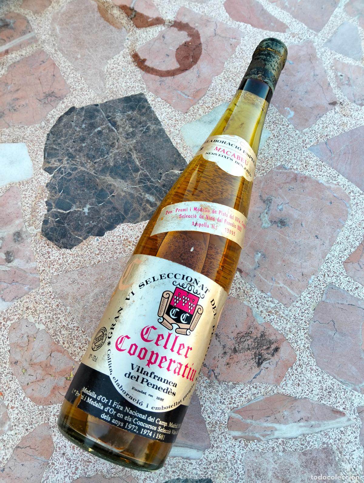 Collection of wines and liquors: Botella de Vino Celler Cooperatiu Vilafranca del Pened&egrave;s vi seleccionat macabeu 2n premi 1982