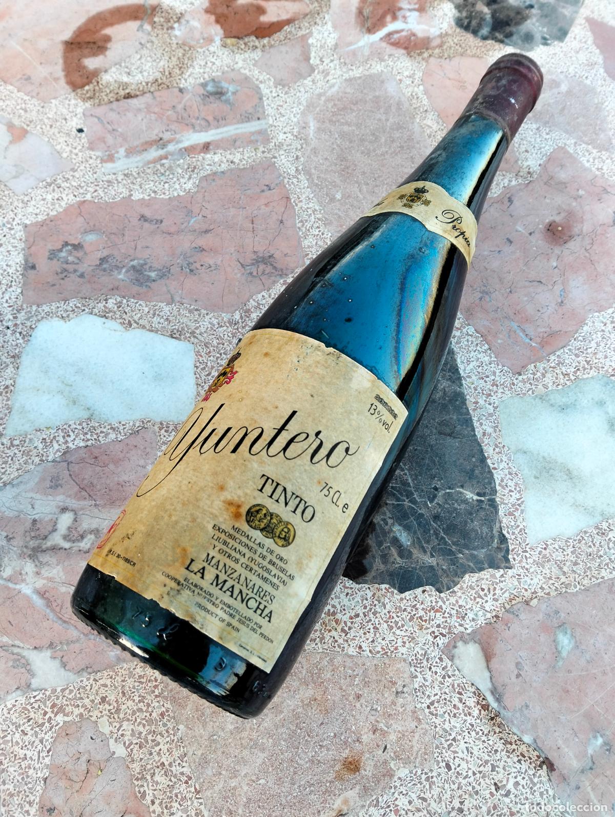 Collectionnisme de vins et liqueurs: Botella de Vino yuntero tinto medallas de oro manzanares la mancha a&ntilde;os 80