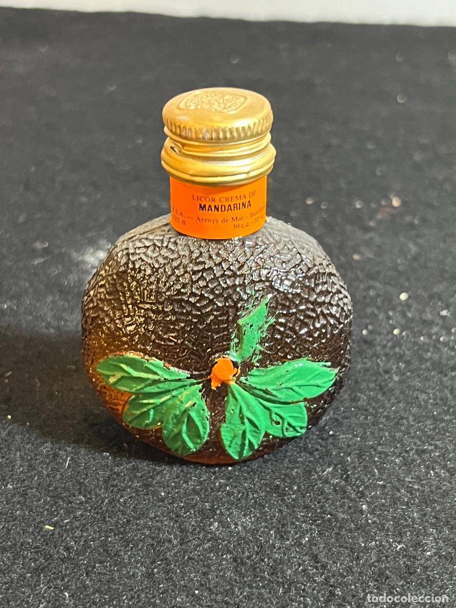 Collection of wines and liquors: Botell&iacute;n licor crema de mandarina Mollfulleda Arenys de Mar vintage miniatura colecci&oacute;n