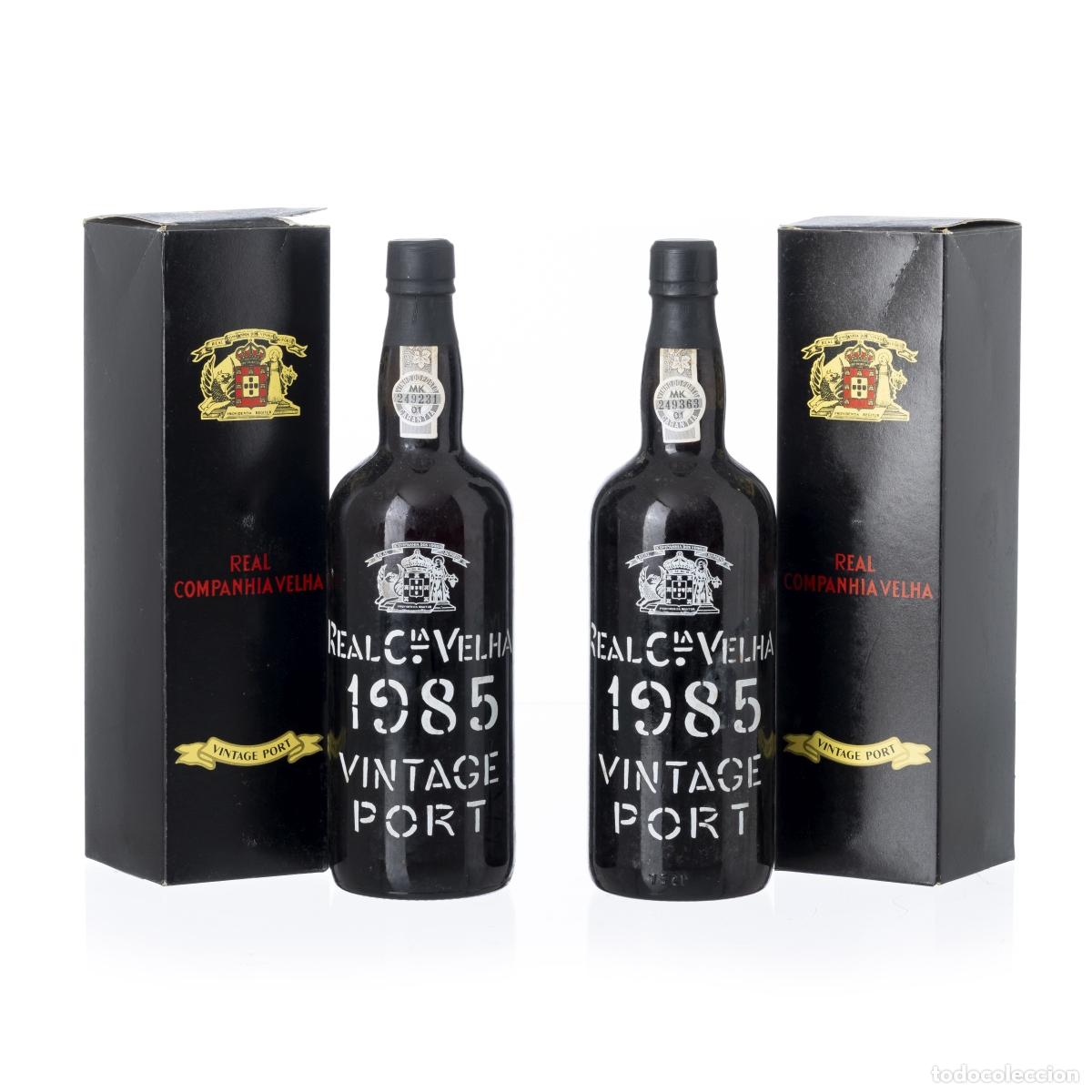 Sammlung von Weinen und Lik&ouml;ren: Vinos - 2 botellas de vino de Oporto - Real Companhia Velha Vintage Port 1985