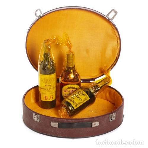 Sammlung von Weinen und Lik&ouml;ren: Vinos - Caja de 3 botellas - Barton & Guestier; Glayva; Licor escoc&eacute;s y co&ntilde;ac Hennessy